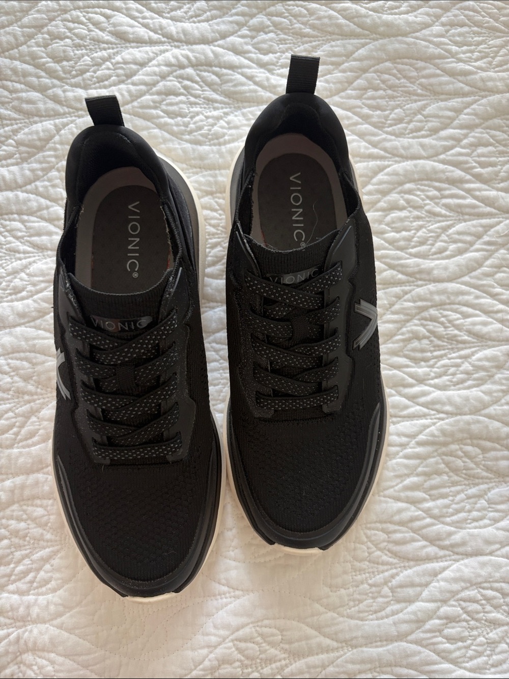 Women’s Vionic sneakers. 8.5